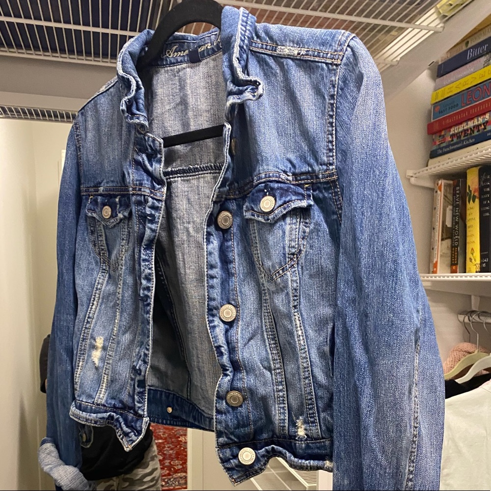 Large American Eagle jean jacket- slightly cropped. Very cute staple